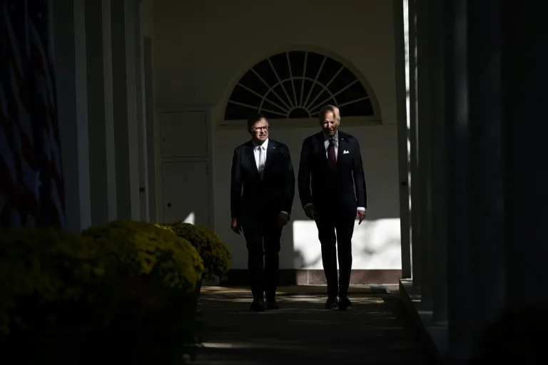 US President Joe Biden and Australia's Prime Minister Anthony Albanese walk along the colonnade of the White House (Brendan SMIALOWSKI)